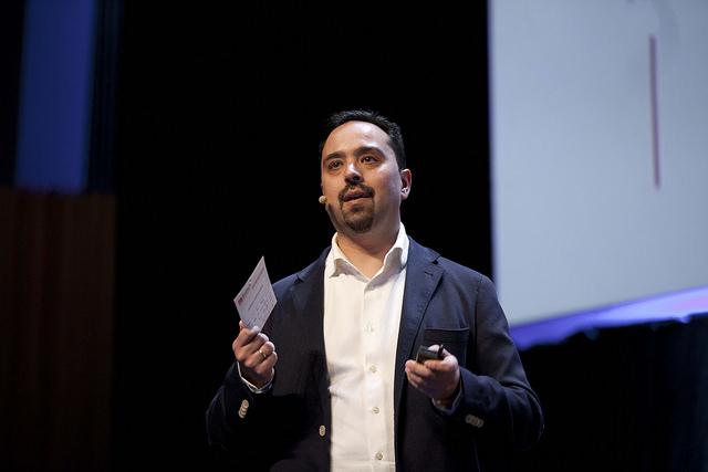 EmTechLATAM's tweet photo. "La #tecnología que hay detras del #Bitcoin es la que supone una verdadera revolucion" @joobid en #emtechES http://t.co/ONqbHpTwff