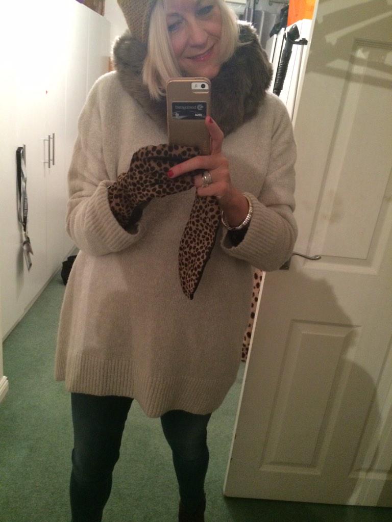 CityFashGal's tweet photo. #ootd jeans and jumper, accessorised with even bigger jumper, faux fur snood, beanie and gloves #lessonsinlayering http://t.co/zPBCsVu6TC