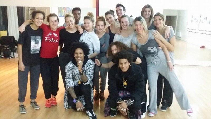 zombiesowl's tweet photo. Quand @tmbl_ (#CosecCrew) assiste à un cour donnez par @lestwinsoff @offlestwins calmement #Killa http://t.co/T3zSiN7wSU