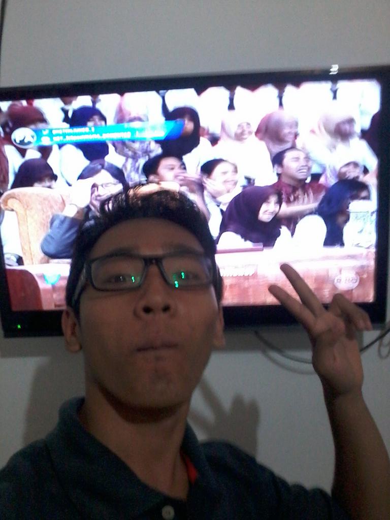 made915's tweet image. Nnton @netmediatama trus Pojok kiri atas...pojok kiri atas...!!! Clue PA #NETmiliuner_3