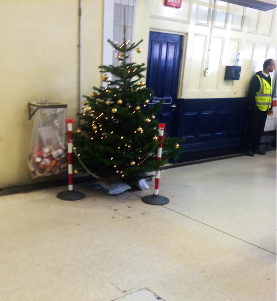 Unsure if it's the setting (Vauxhall station), posts, chain, bin or sandbags but its just not yelling Christmas to me