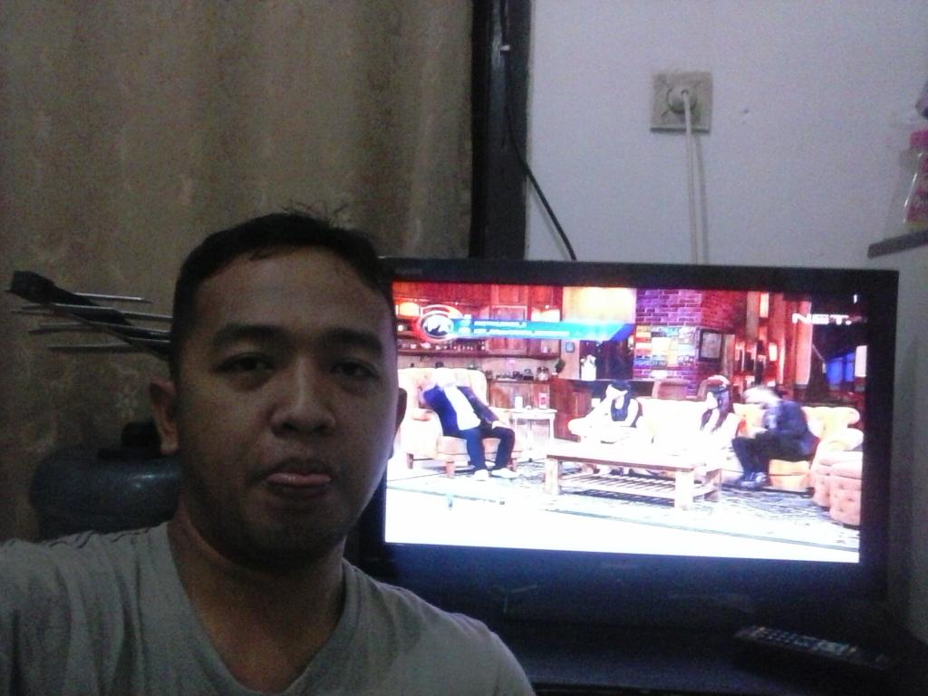 ademamun's tweet photo. @netmediatama #NETMILIUNER_3 eksis bareng acara talkshow paling kekinian @Ini_Talkshow DIDIEU WAE...!!! http://t.co/jgTu8v1qcc