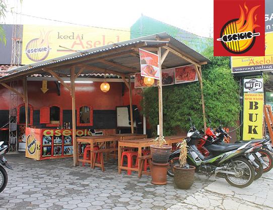 tampak dalam dan luar Kedai Aselole. :)