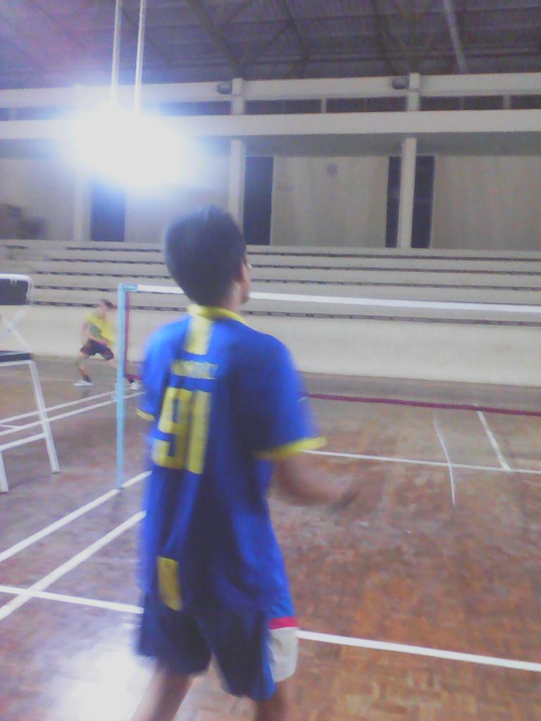 framansyah's tweet photo. Ayoook... "@SylvapinusIPB: Ayo merapat ke Gym, sedang ada pertandingan Bulu tangkis dari berbagai fakultas. http://t.co/P5jjzPw4Kj"