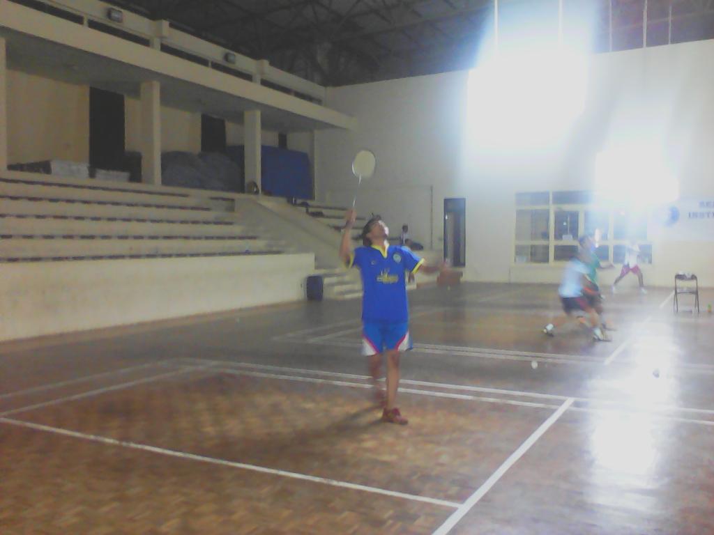 framansyah's tweet photo. Ayoook... "@SylvapinusIPB: Ayo merapat ke Gym, sedang ada pertandingan Bulu tangkis dari berbagai fakultas. http://t.co/P5jjzPw4Kj"