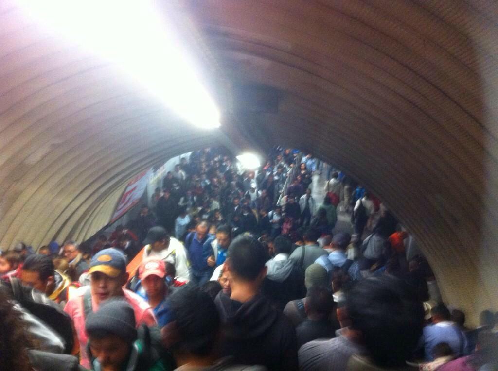 Hectorcolinc's tweet photo. “@ManceraMiguelMX: iniciamos acciones para consolidar una #CDMXtransparente”//Así como el metro mejoró su servicio... http://t.co/mgHpjROnUV