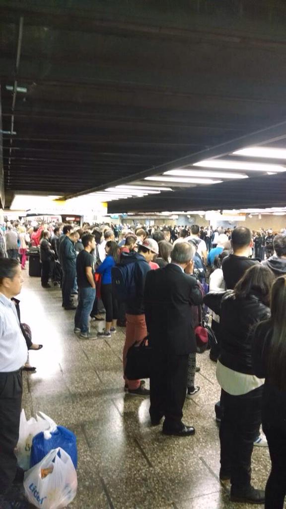 Hectorcolinc's tweet photo. “@ManceraMiguelMX: iniciamos acciones para consolidar una #CDMXtransparente”//Así como el metro mejoró su servicio... http://t.co/mgHpjROnUV