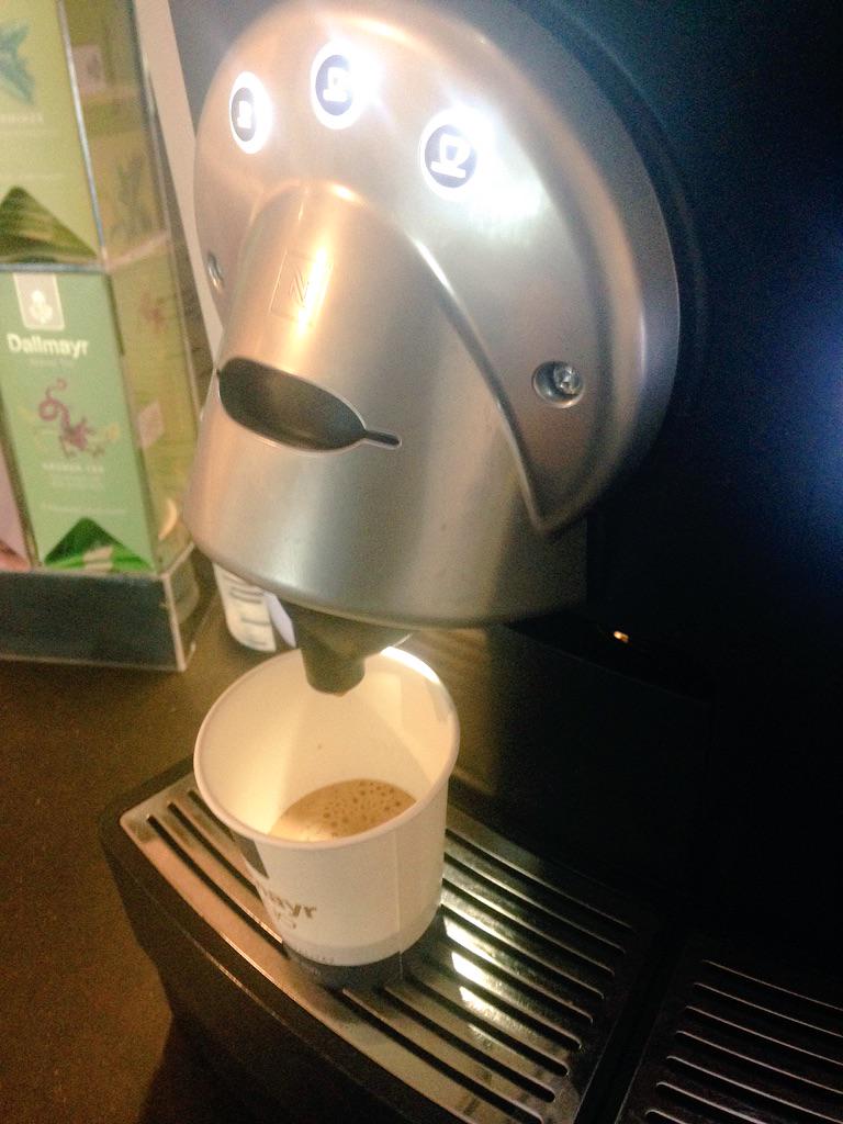fragRoger's tweet photo. My best friend for today #CoffeeNumber5 #startuplife http://t.co/irI3n6Bgh4