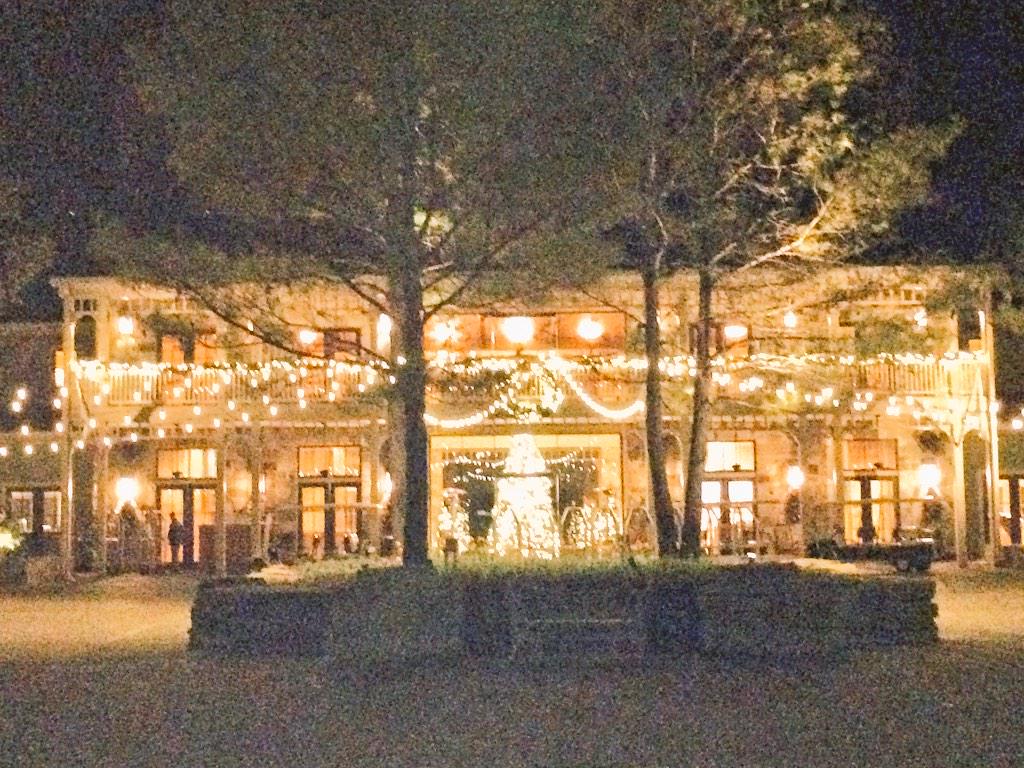 Hyatt's tweet photo. Great shot! MT @jmorale7: @hyattlostpines @jskeebs thank you for hosting our awesome & successful event #siablos http://t.co/yIy2TWaeLI