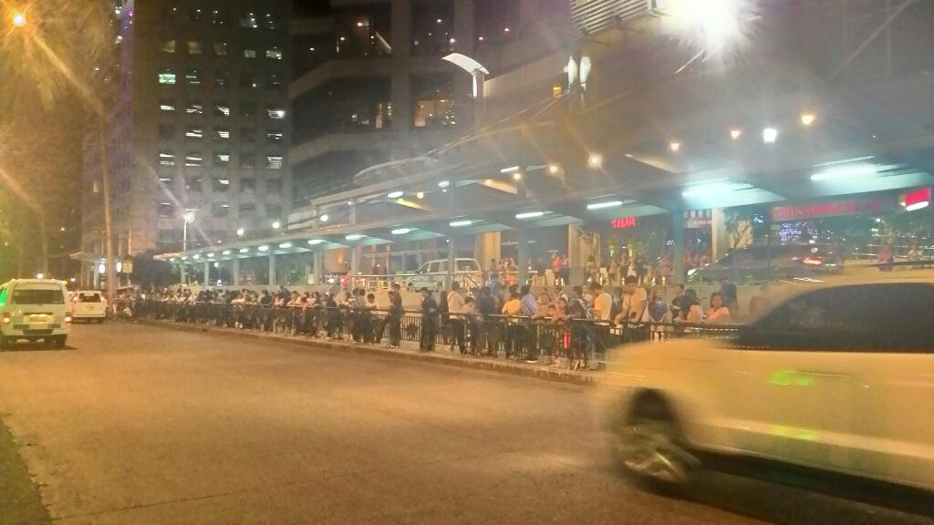 Long sad queue of folks trying to get home. Hopefully #biketowork becomes an option when bike lanes are implemented