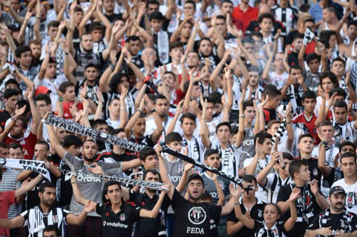 forzabesiktas's tweet photo. Hiçbirşeye değişmedik senin sevgini 
Beşiktaşım o günden beri... http://t.co/tFGX63BNrb