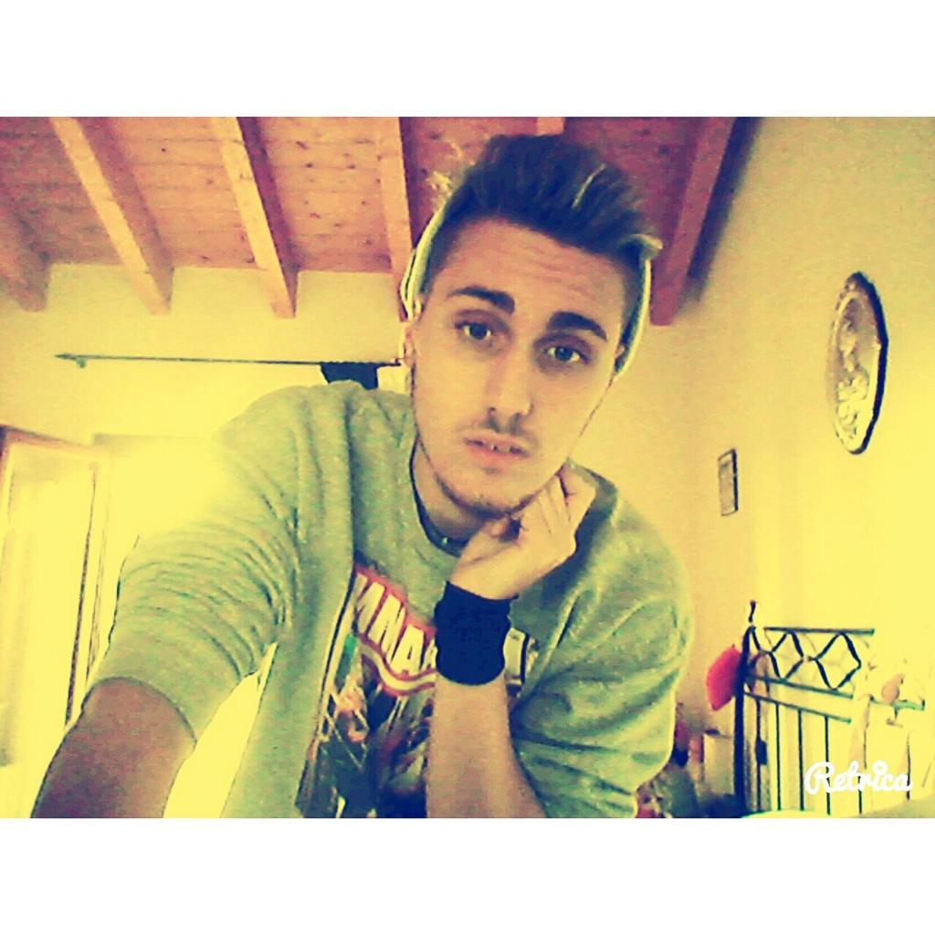 xandrechy tweet picture