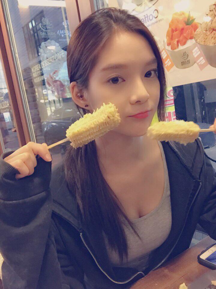 B4fDNMJCQAAelcX.jpg:orig