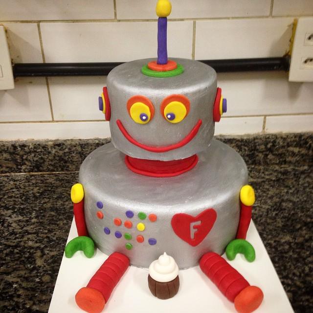 instaipanema's tweet image. Robot Cake #robotcake #robot #bolorobô #boloinfantil #schatzicupcakes by schatzicupcakes ift.tt/1ujEkun