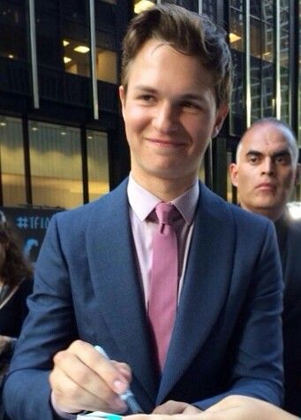 gdrsdamon's tweet photo. — Mi affeziono solo a due tipi di persone, quelle che posso distruggere e quelle che mi distruggono. http://t.co/yoXzaeOdYY