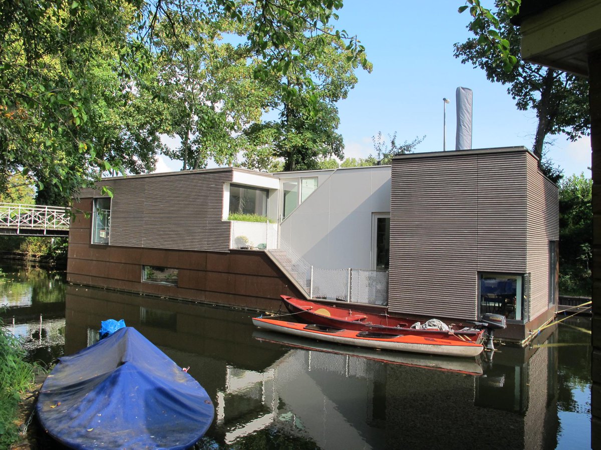 ArkenbouwPost's tweet photo. 'Dagelijks genieten wij van onze nieuwe woonark''. De ParkArk: lees meer op onze website. http://t.co/CDykYbeS4V http://t.co/P4AdVZfKYa