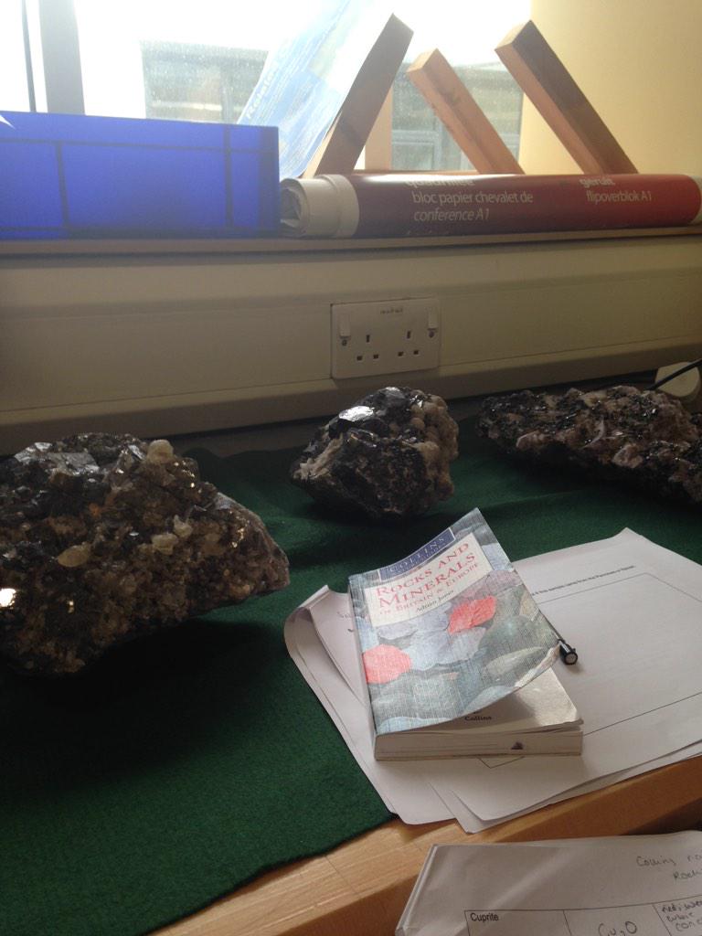 AmyLauraWatkin's tweet photo. How my day looks today, shinny rocks and microscopes. Ores come at me! #geology #thridyear #ores http://t.co/Gu2VhPz1az