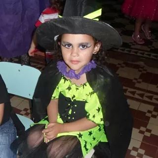 RosaneDeniz's tweet photo. Minha bruxinha http://t.co/MTLwgURTH3