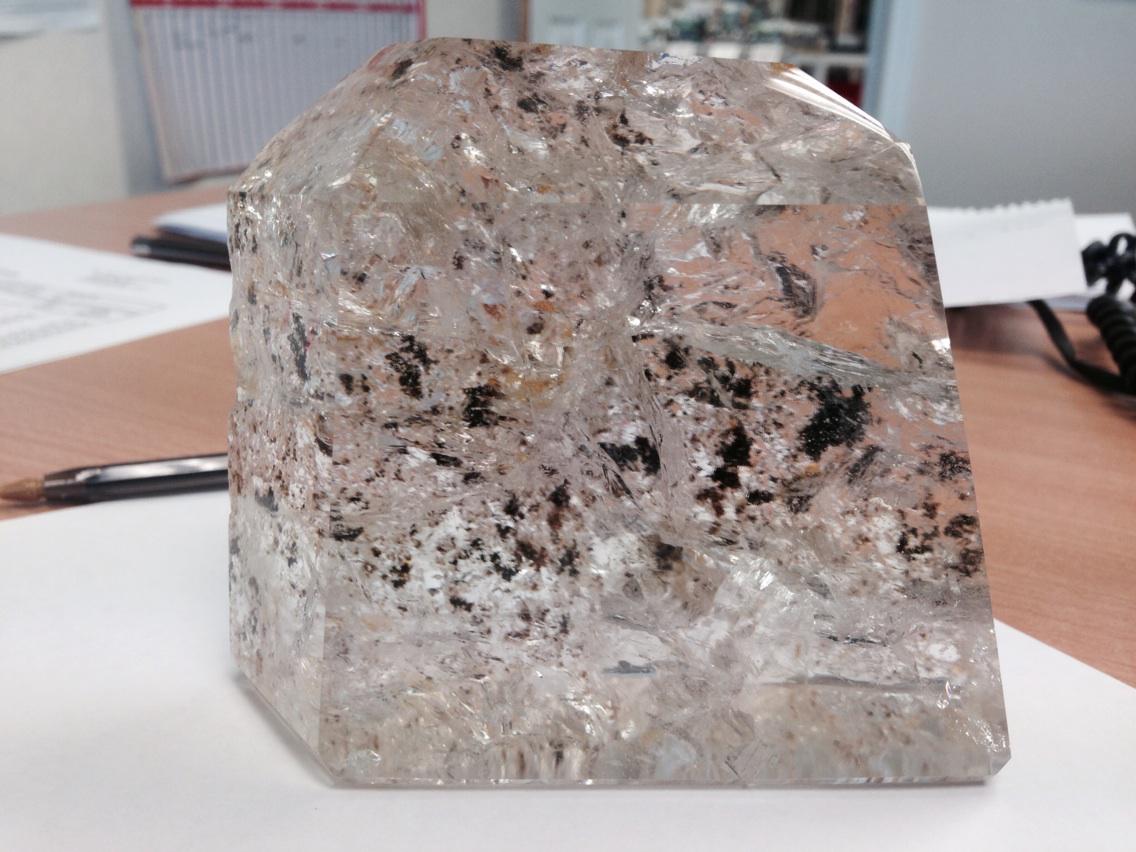 rockshopwhole's tweet photo. #Quartzwithinclusions fresh in showroom today http://t.co/65EsVk6cmo