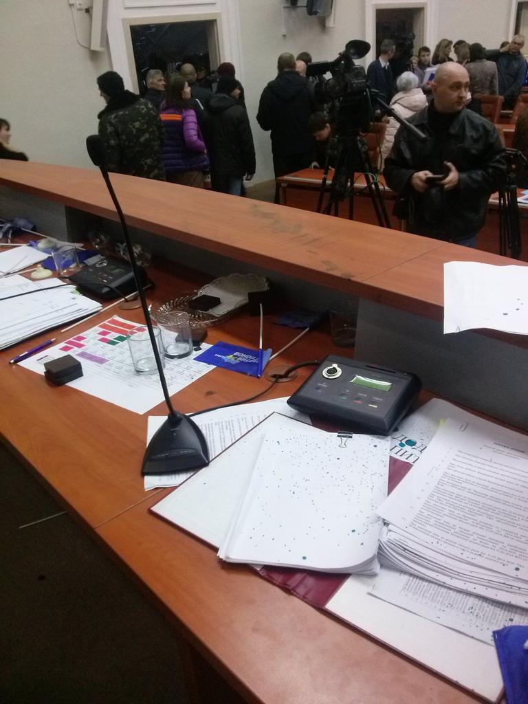 Депутаты Запорожского горсовета сегодня так и не проголосовали за отставку Сина, сессия закрылась, - СМИ