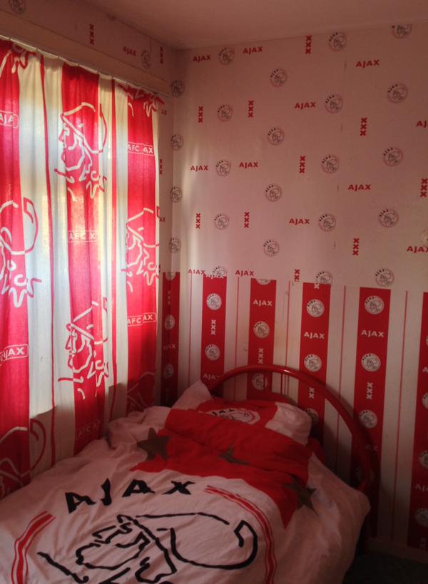 En de winnaar vd #wijzijnajax-actie is <a href="/Br4nd0n_/">Brandon Romijn</a>! Zo'n kamer is #Ajax-liefde! Gefeliciteerd, jij gaat naar #ajaapo!