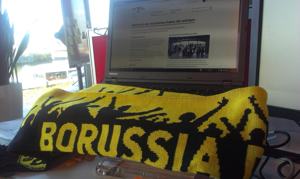 BrechtClaeys's tweet photo. Nog lichtjes nagenieten na een avond in het indrukwekkende Westfalenstadion! #BVB http://t.co/fNRrsiujH4