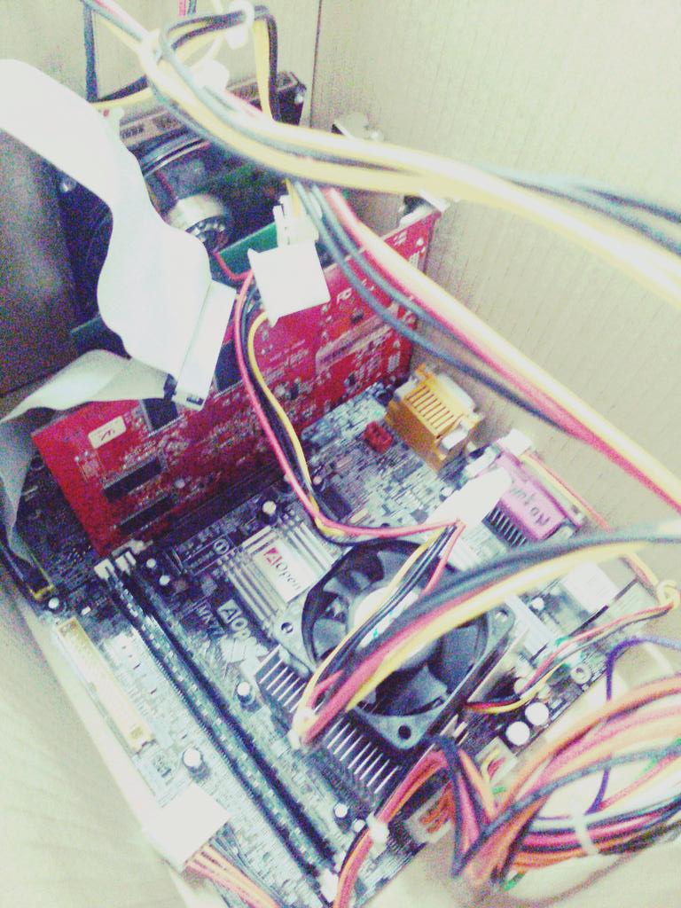 JuanFMfpb's tweet photo. El PC Gaming de Carlos http://t.co/PKGRsQYXja