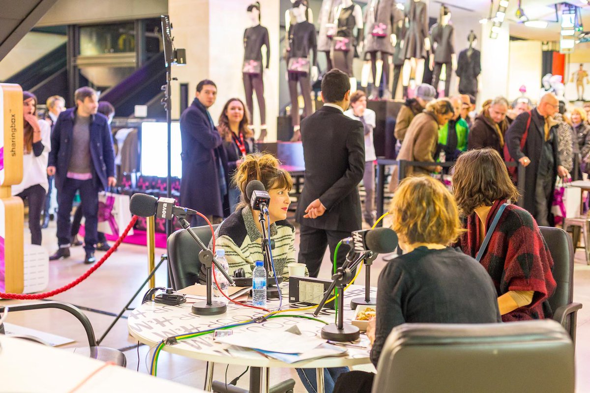 hmfrance's tweet photo. Ce matin, @Daphne_Burki01 était sur @laRadioNova en direct du magasin des Champs Elysées #KoonsforHM http://t.co/bQKlkS5kPY