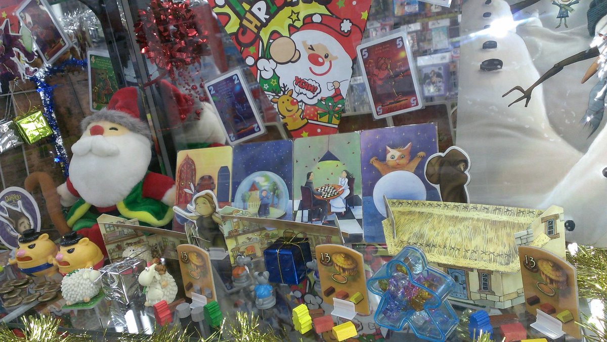 イエローサブマリン秋葉原rpgショップ ボードゲーム展示用ショーケースにて クリスマス までの期間限定ディスプレイ展開中です 国内外問わず最新ゲームの入荷や ボードゲームまとめてセールなども実施中ですので クリスマスプレゼントや年末の休暇用に