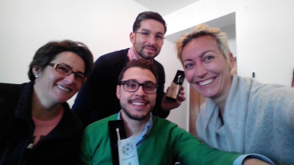 IMediterranea's tweet photo. Gracias a las chicas de @Pluspublicidad_ por el regalo navideño.Detalles que marcan la diferencia Gracias!! http://t.co/4uhLtJCtPj