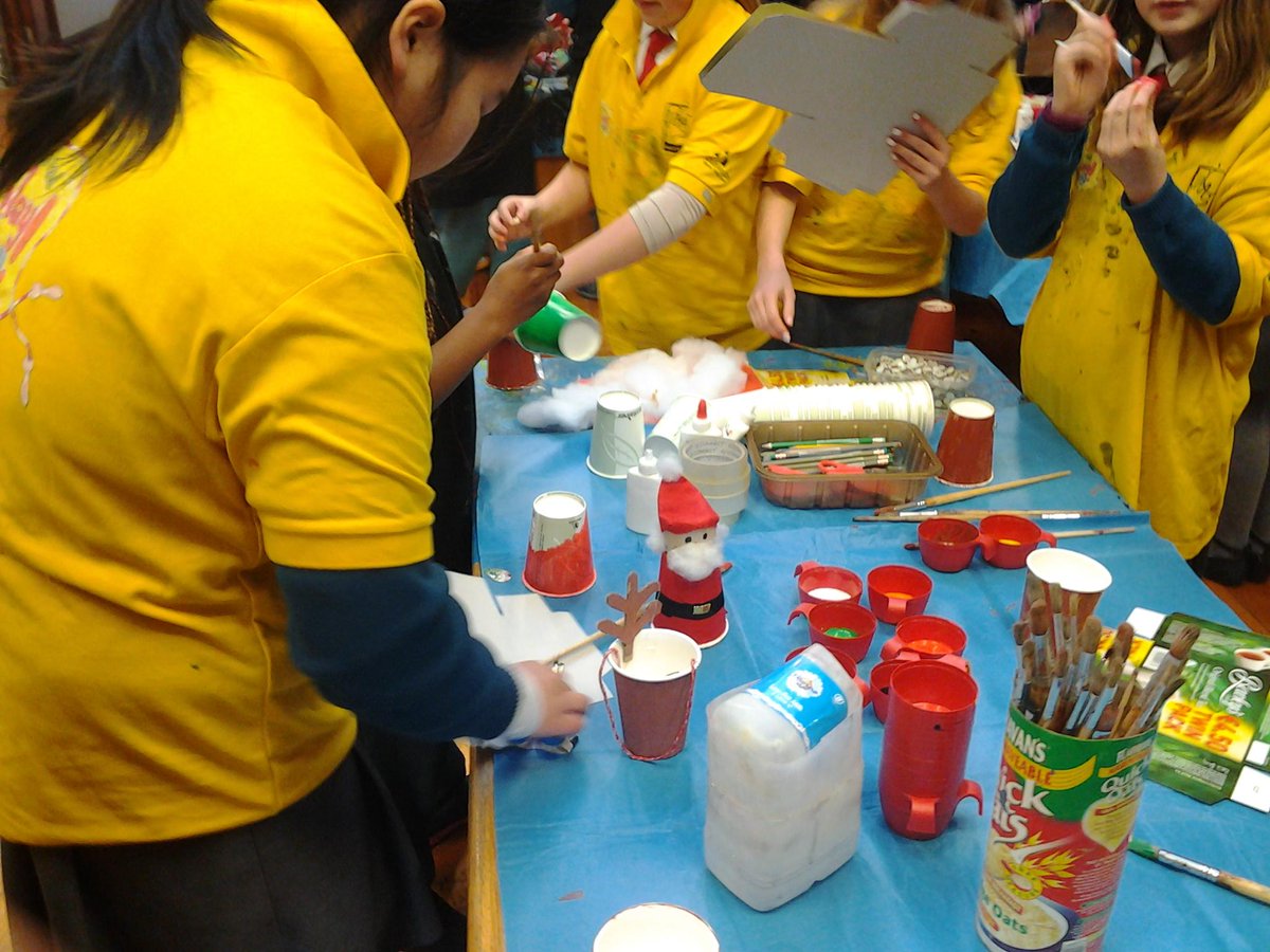 Plenty of Christmas creativity today in Dundalk Library with @rediscoveryctr #louthlibraries