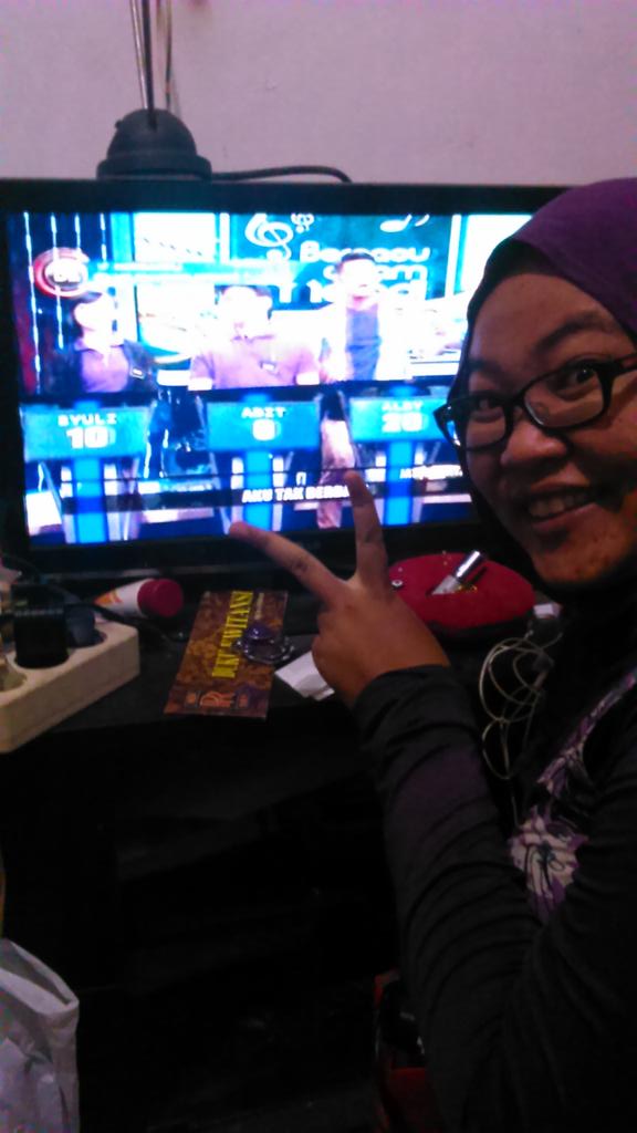 ast3's tweet photo. @netmediatama plg kerja ntn @BDMelodi_NET pada ungu2, pas bgt lg pake ungu juga..bismillah..cluenya BE #netmilyuner_1 http://t.co/QpnKoSZ6KW