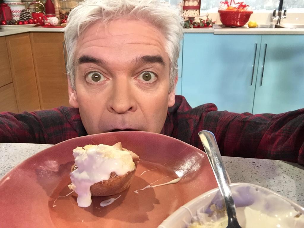Paul Hollywood's got mince pies! Food This Morning