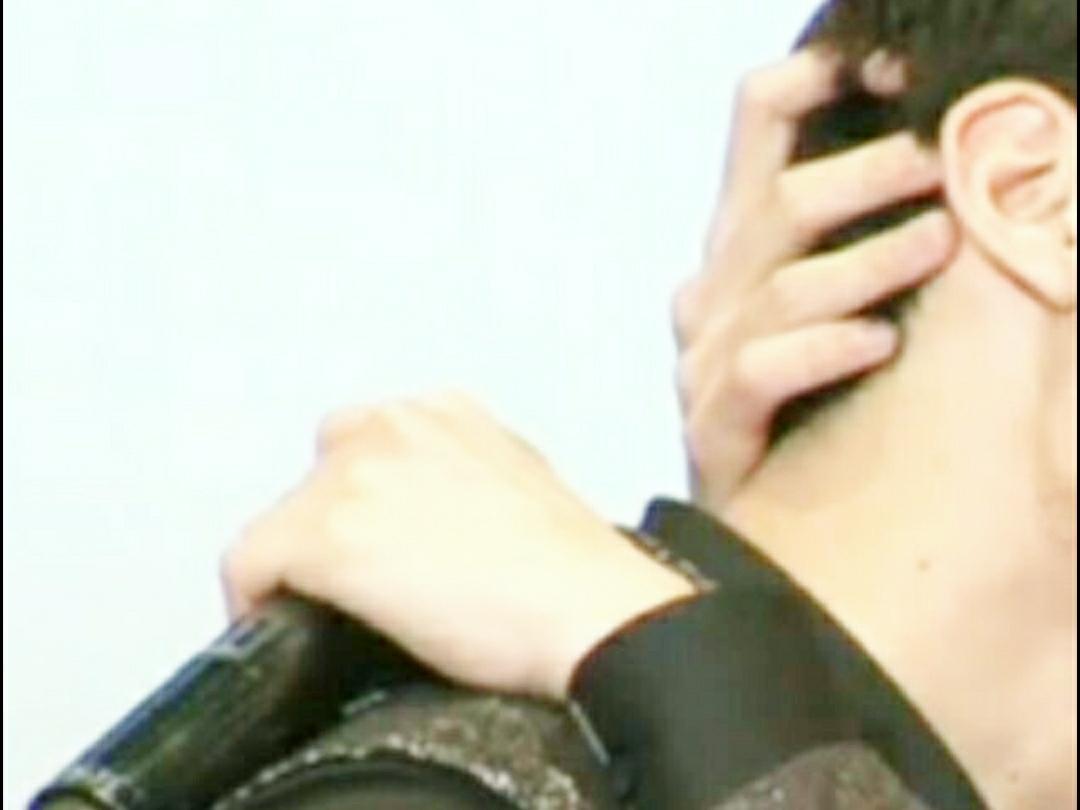 chumi2_0's tweet photo. ちゃにの手ちょっとキレイすぎない？
そしてセクシーすぎない？？(笑)
ヌンサタンのMVよりこっちに未だに興奮してる。５公演ぜんぶ申し込み完了したㅠㅠ💕
あたれあたれ～～ http://t.co/3r4izou3Sf