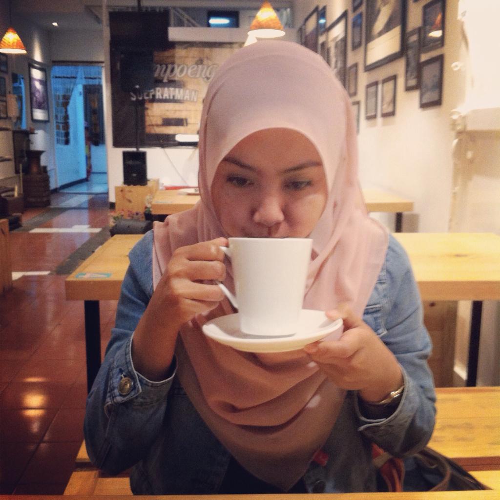 fanindah's tweet photo. Looking for some inspiration for the next target. A cup of tea might do the work. Ready for 2015! http://t.co/jTiXLslddy