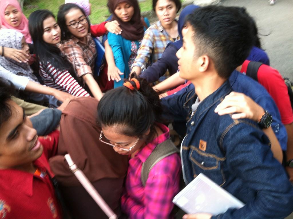 Sema_Produksi's tweet photo. Kondisi saat jargon senat produksi. Salam bajak laut! Salam! http://t.co/NGuP9e9Vus