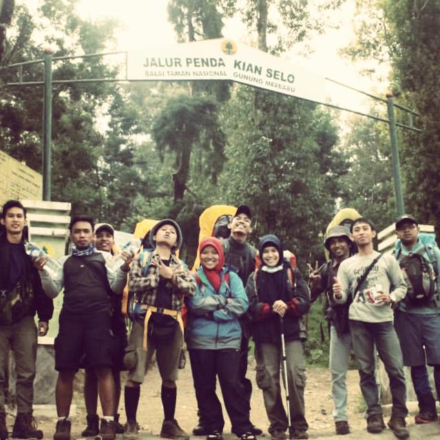 FathnasIlman's tweet photo. Merbabu via selo *jalan jalan men #IMS_wisatagunung  @IMS_NET http://t.co/TBWasu0FzA