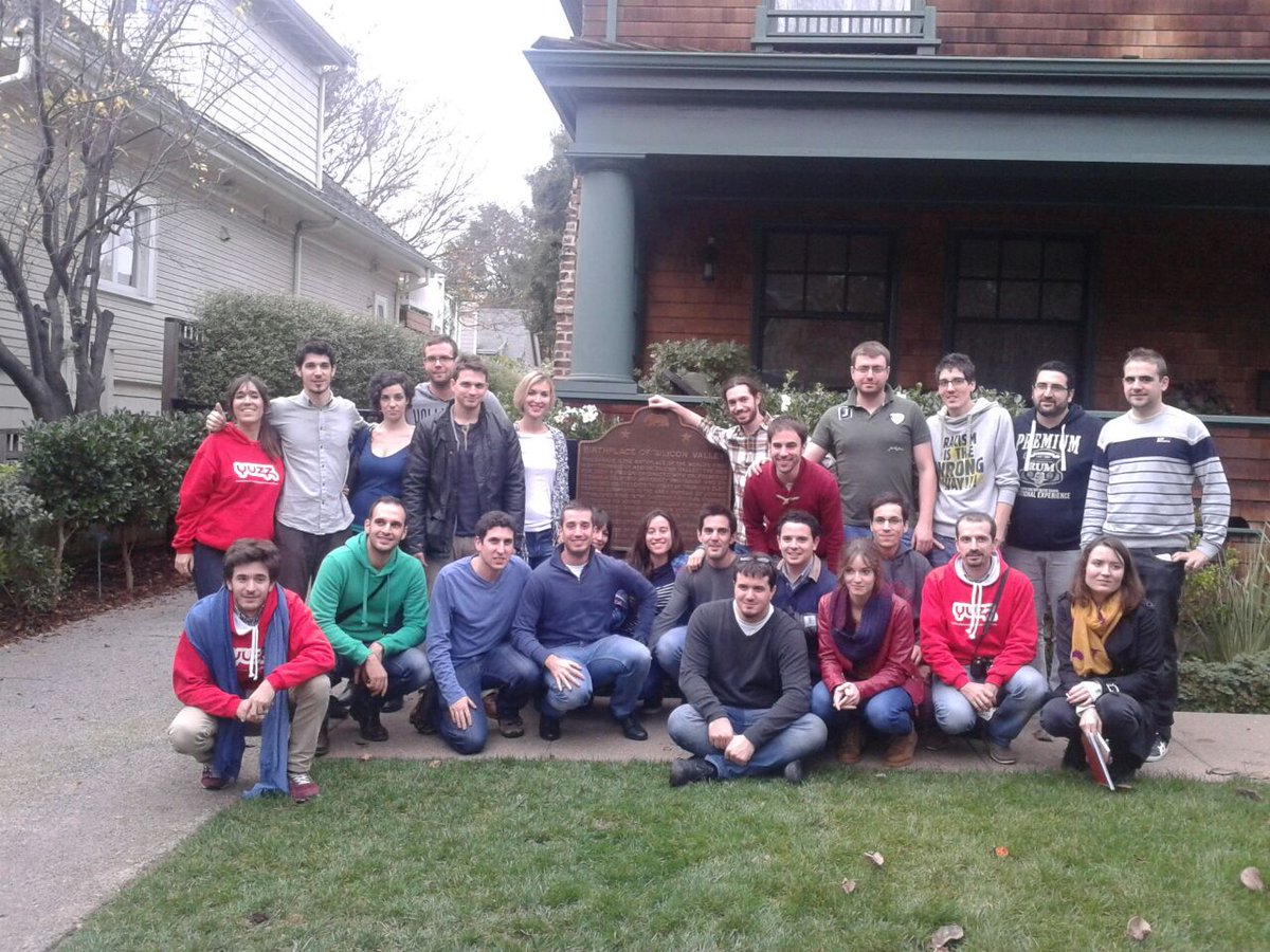 ExplorerByX's tweet photo. Los #yuzzers visitaron la Universidad de Stanford y HP. Y asistieron a la masterclas con @burtonlee y Enrique Lores. http://t.co/0dkjjsGQxQ