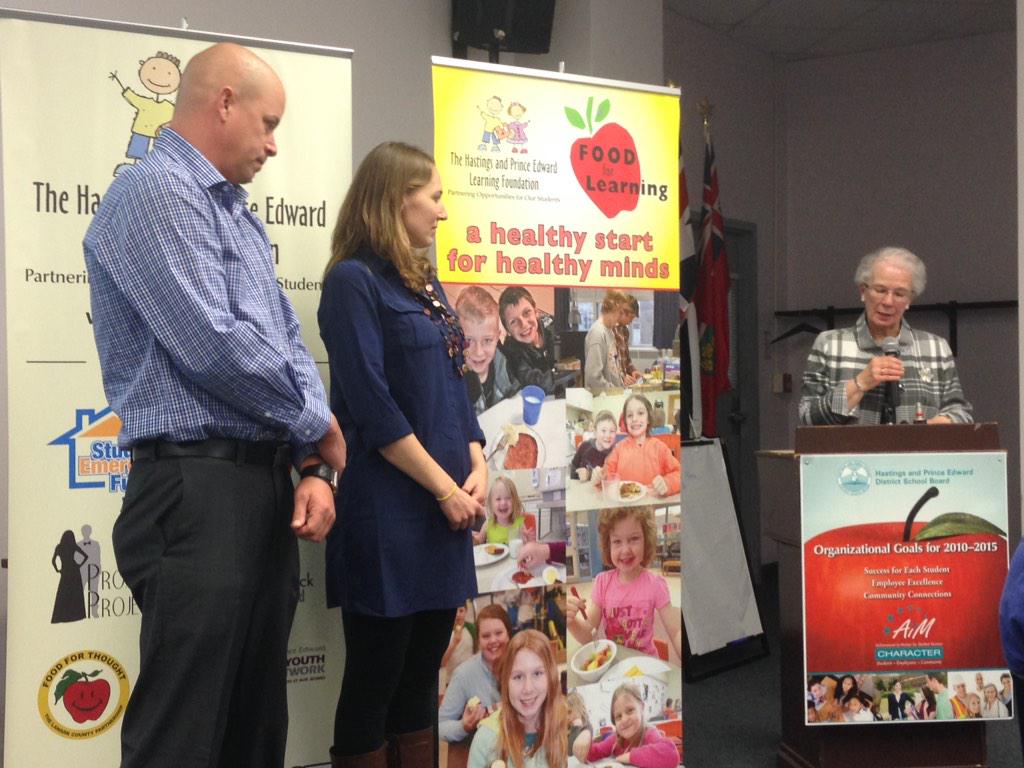 HPEschools's tweet photo. #LearningFoundation Dir. Eleaner Pound presents a #ProjectEnhancementFund grant, Designing my Future, to @PECI_News http://t.co/mhJWz5oiFr