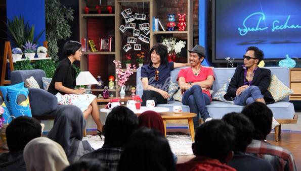 Nantikan #SLANK Di <a href="/SarahSechan_NET/">SarahSechan_NET</a>!!! Kapan?!? Lihat info lengkapnya di goo.gl/8WP8a6