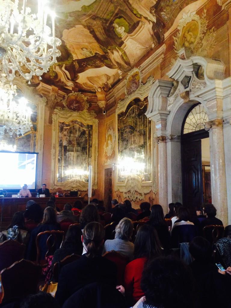 CaFoscari's tweet photo. #master #cibo #vino consegna diplomi nella cornice di #cadolfin Ugo Rigoni nuovo #dean #challengeschool http://t.co/rooJP63uGO