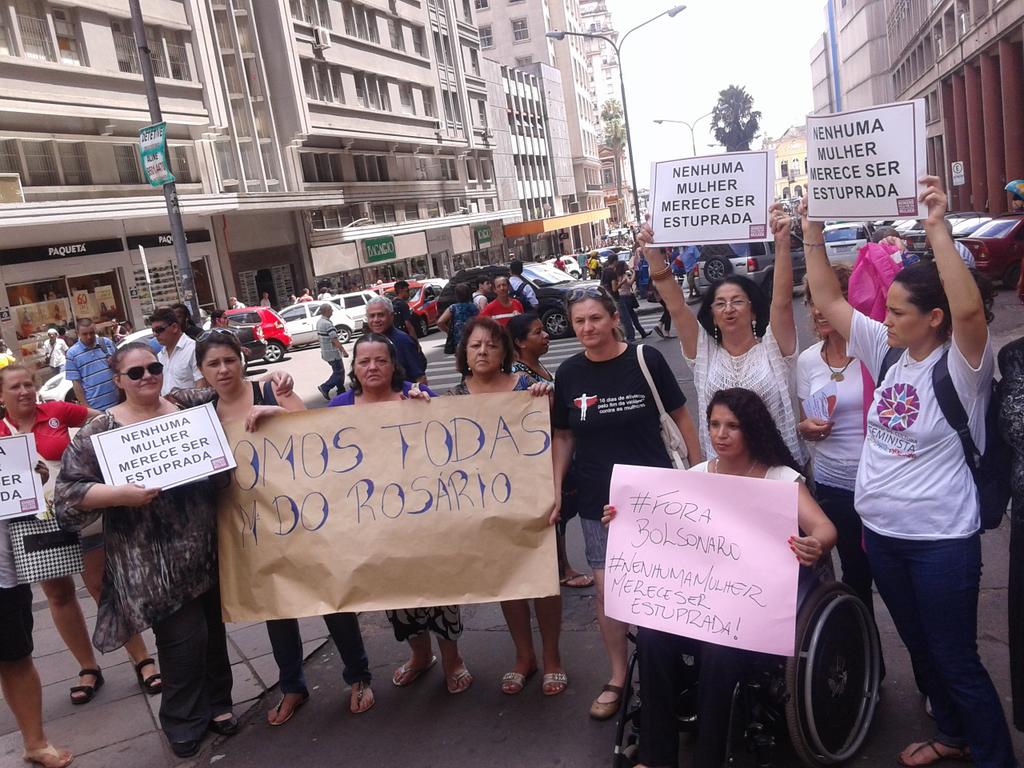 gilmardarosa's tweet photo. Ato #ForaBolsonaro na esquina democrática em apoio a @_mariadorosario http://t.co/JPqTp1Jwcf