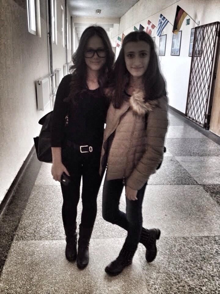 melisa_erdun's tweet photo. ✌️ #okuldaa @canselcanel http://t.co/Wrw3kCHcFi