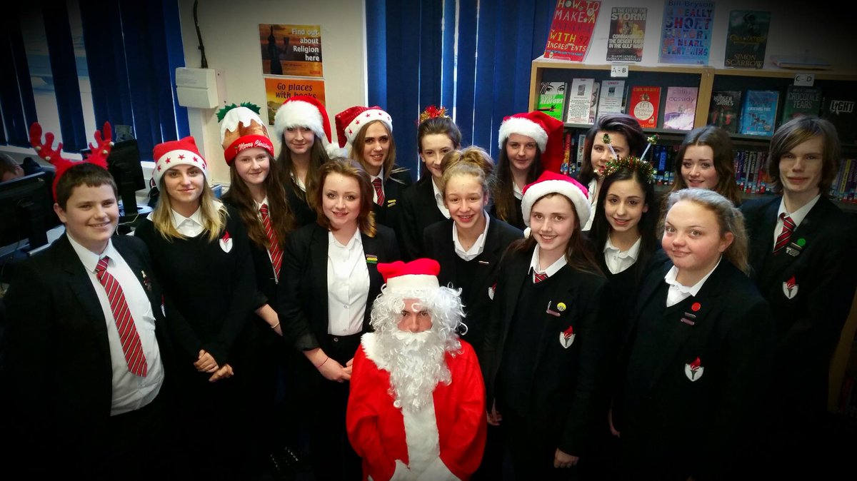 Our annual OAP Xmas lunch took place today! Visit our website for more pics :) #christmas huntcliff.n-lincs.sch.uk/news/oap-chris…