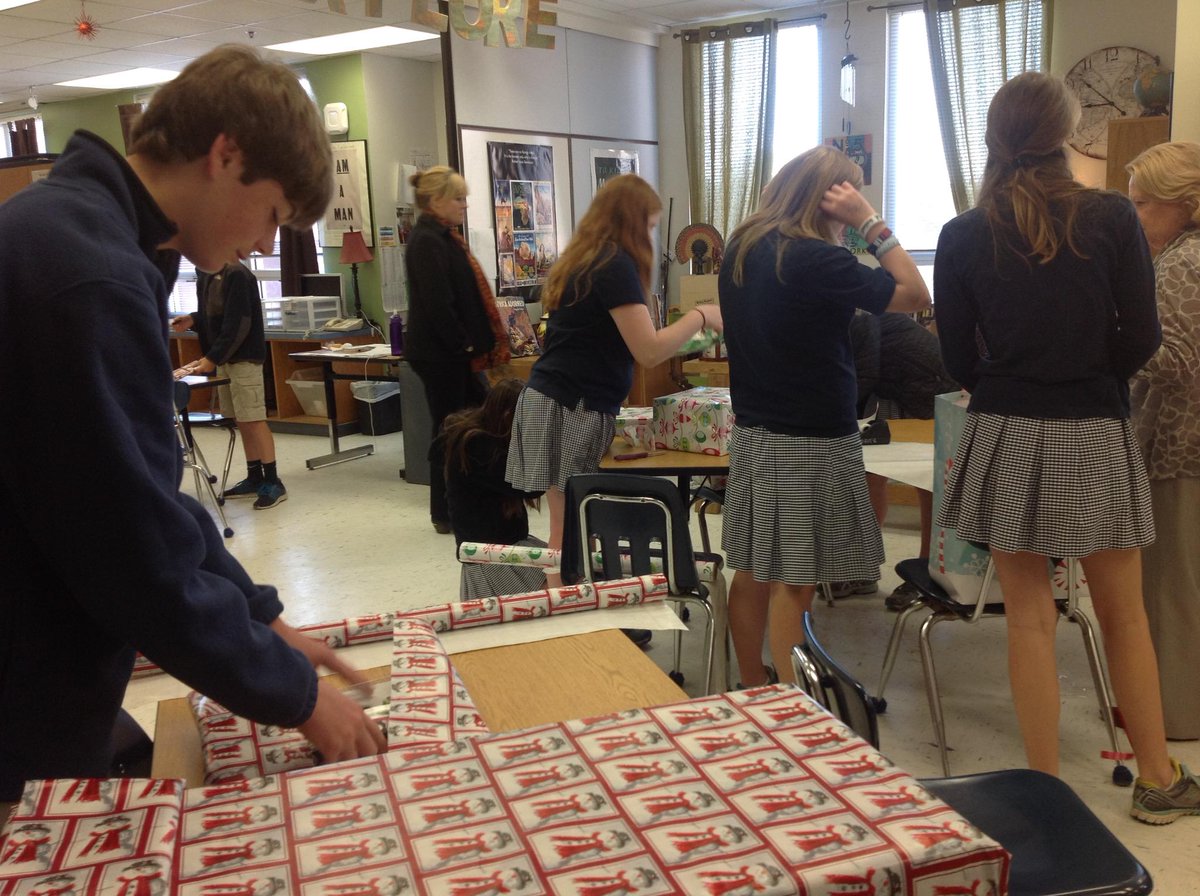 Alto_smith's tweet photo. 8th grade #TrinityNOLA excited to wrap Christmas gifts they bought for BeRealNewOrleans kids! Kids helping kids! http://t.co/4WX1dBdohw