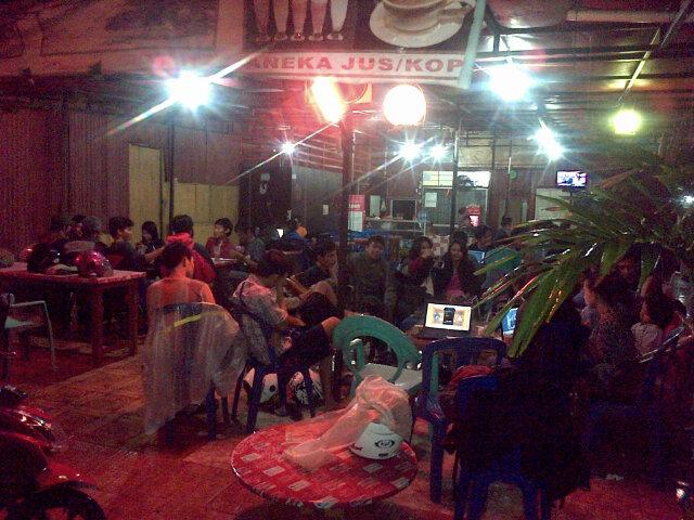 Basarnya ramai ini malam