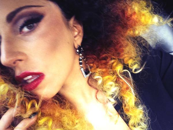 xLittlemonsterc's tweet photo. mother monster #MTVStars lady gaga http://t.co/7IsaLSkVqy