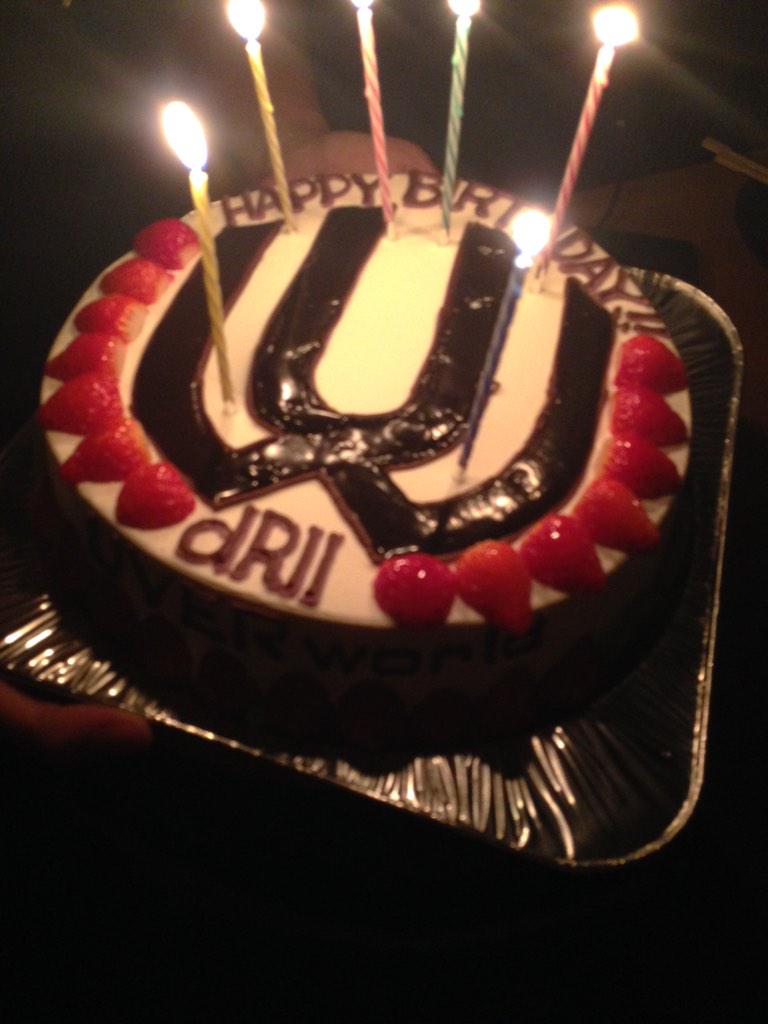 UVERworld_dR2's tweet photo. すいません、12/10は過ぎましたが、祝っていただきーの http://t.co/Chycv4Fu1F