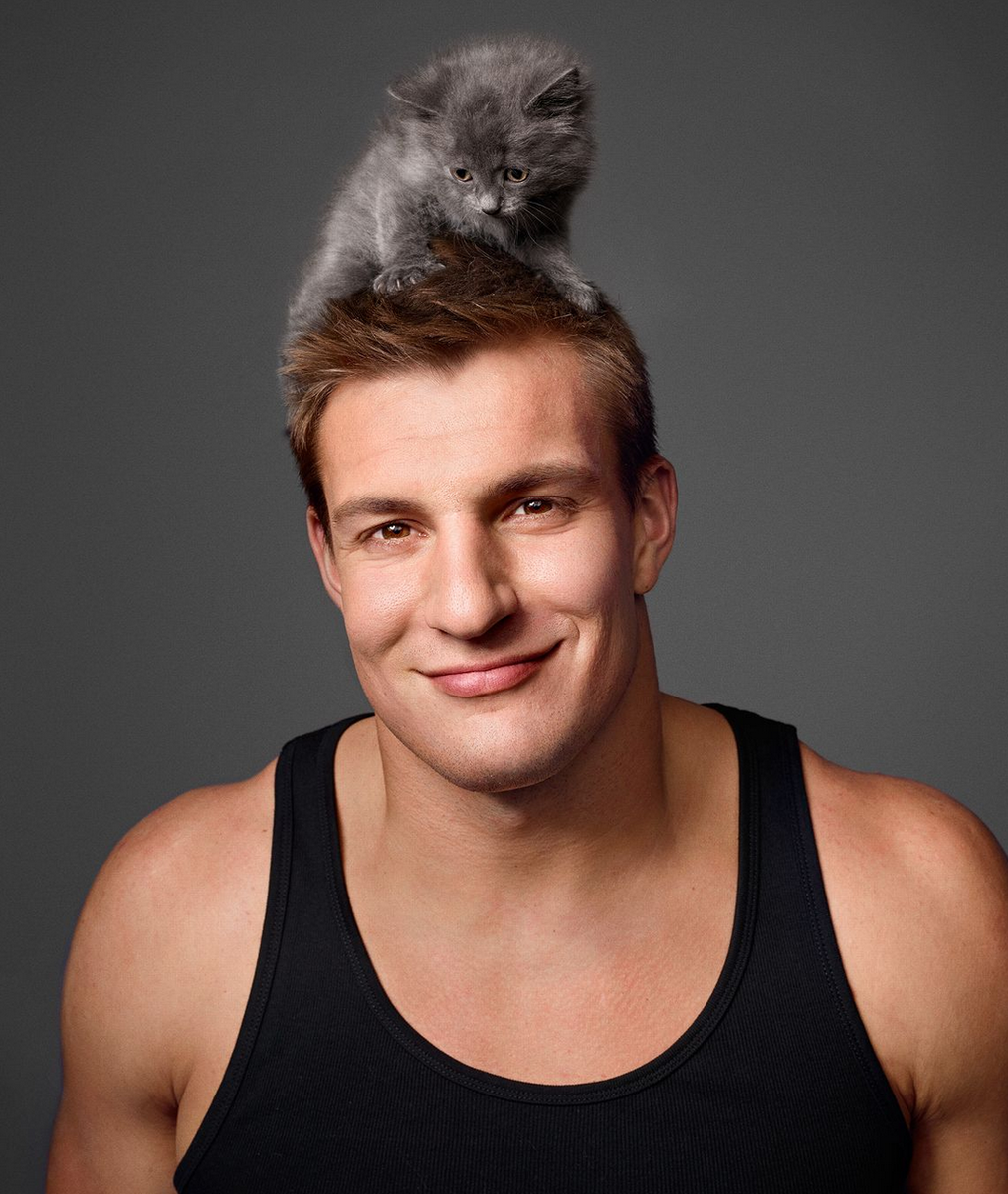 ESPNNFL's tweet photo. All of these photos of Gronk are A-MAZING! (via @ESPNMag).

MORE » http://t.co/srqe6U0n0D http://t.co/wppPYE2GeB