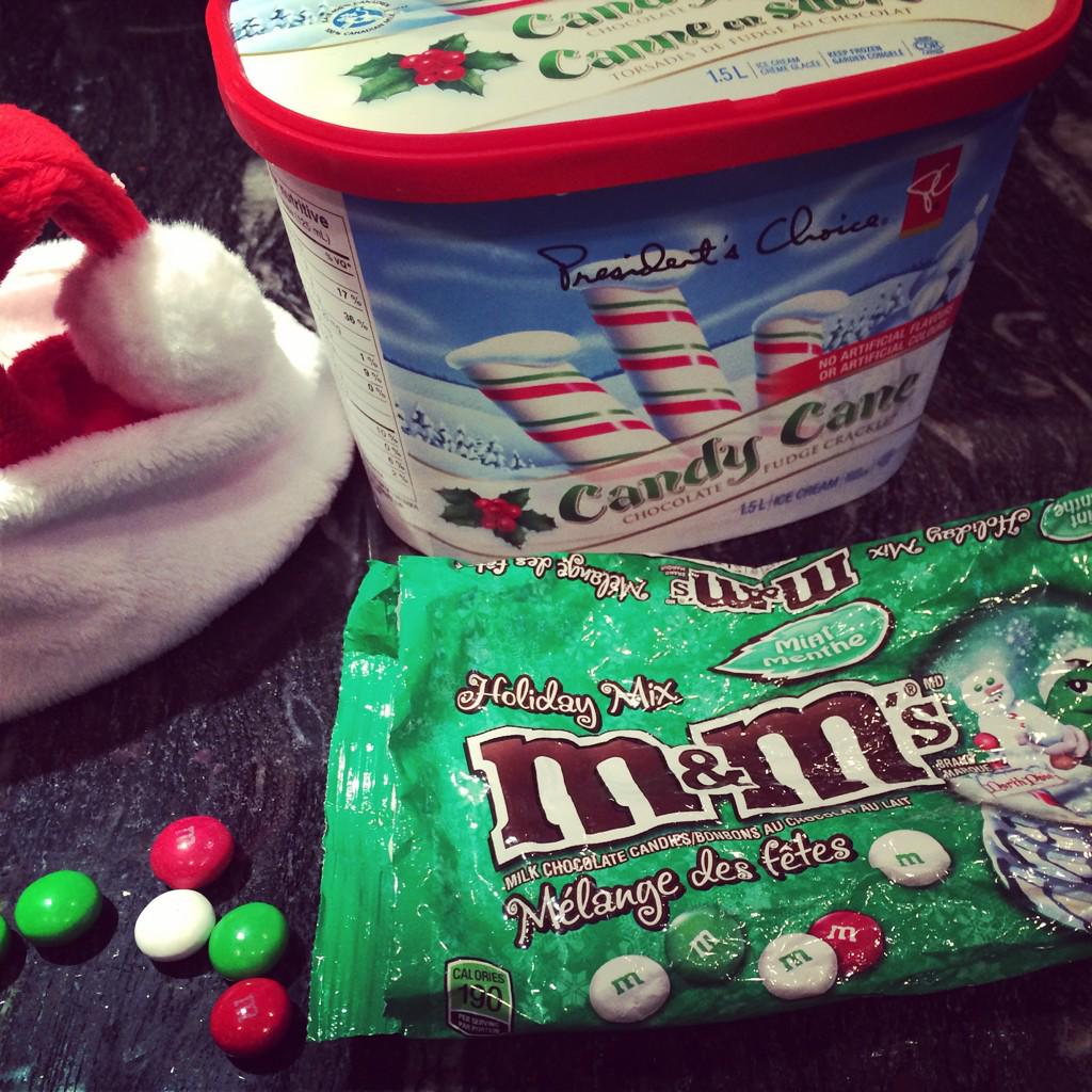Tea_dawg's tweet photo. @BTEdmonton @intelcanada For all the Xmas food junkies!!! 💚⛄️❄️ #BT12days #yeg http://t.co/k3CONtiPor